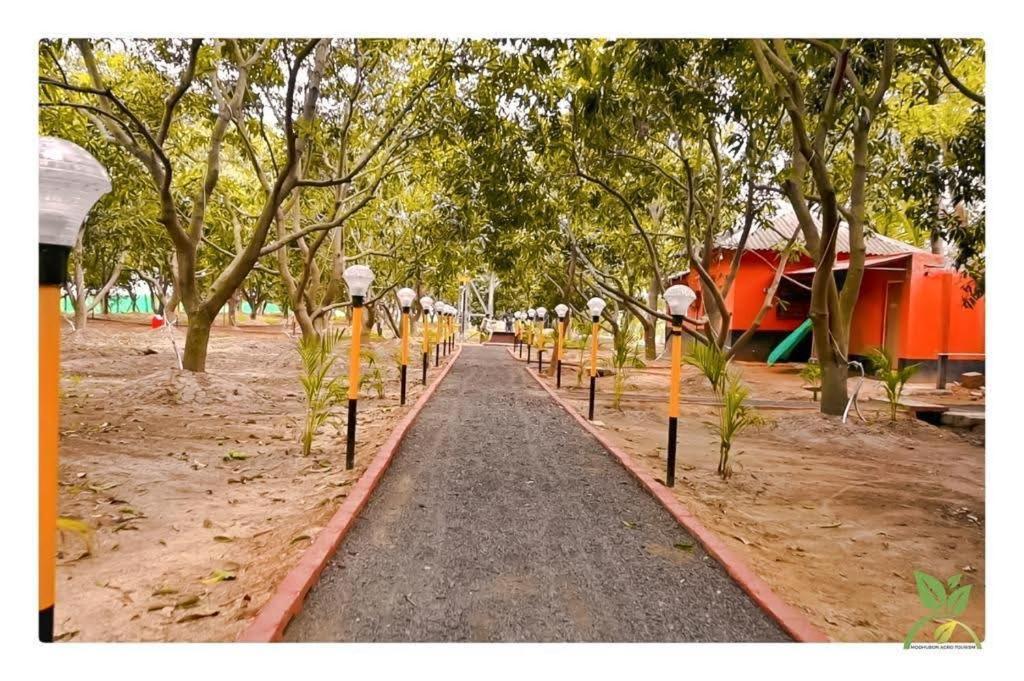 Modhubon Agro Tourism Hotel Bolpur Exterior foto